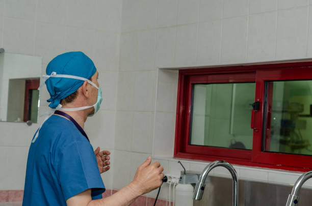 istock Surgeon is washhing his hands 1220561750