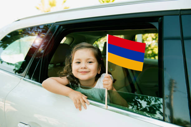 アルメニア国旗を持つ少女 - armenian ethnicity ストックフォトと画像