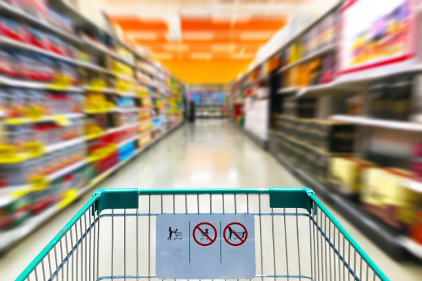 istock Empty shopping cart in Supermarket and blurred background 1220582987