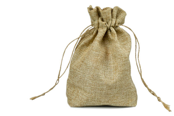 мешок мешок на изолированном белом фоне - string coffee bean sack bag стоковые фото и изображения