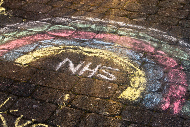 nhs rainbow - thank you frase corta en inglés fotografías e imágenes de stock