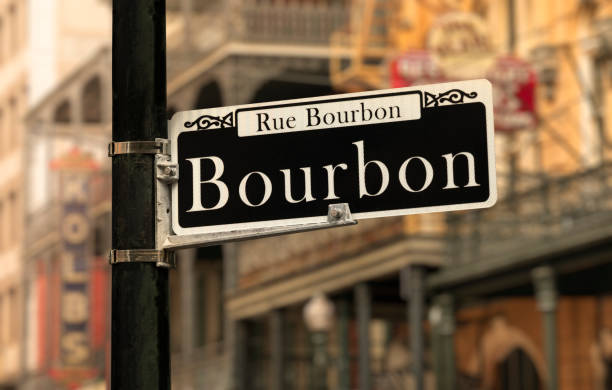 placa de bourbon street em nova orleans louisiana eua - stag night fotos - fotografias e filmes do acervo