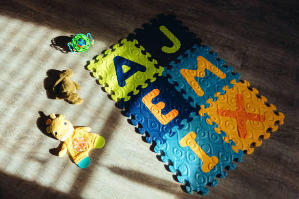 子供のための連動カラフルな遊びマットアルファベットの文字とおもちゃを連動