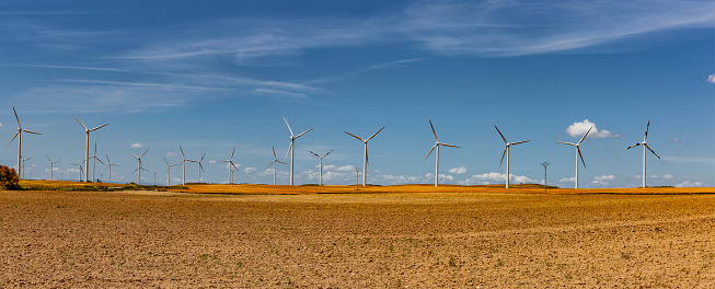 スペインナバラのバルデナスレアレス砂漠の風力発電所 風力発電機のストックフォトや画像を多数ご用意 風力発電機, グリーンテクノロジー