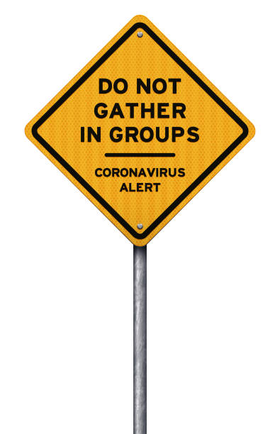 желтый социальный дистанцирование коронавируса предупреждающий знак с металлическим пост - дорожный отражатель stock illustrations