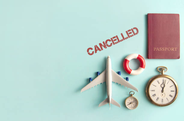 cancelaciones de viajes - stranded fotografías e imágenes de stock