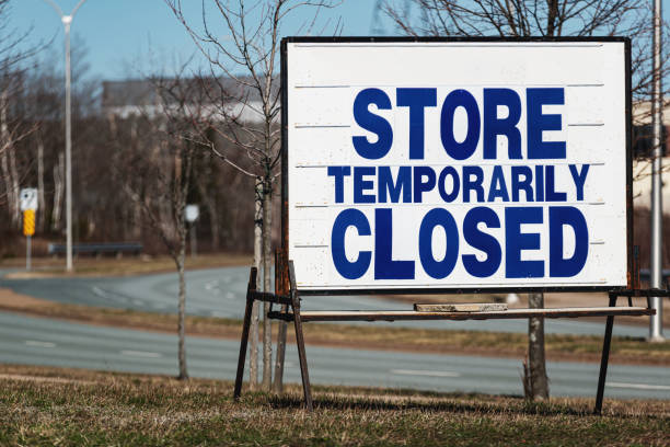 istock Store Temporarily Closed 1220802768