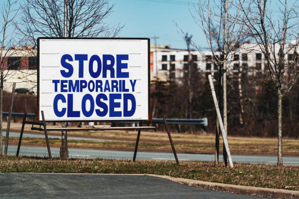istock Store Temporarily Closed 1220802770