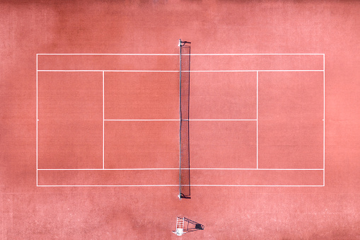 Aerial view of an empty tennis court.