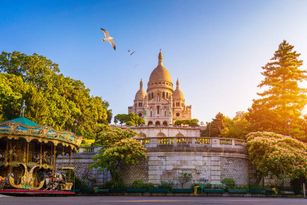 basilique sacre coeur à montmartre à paris, france. la basilique du sacré-cœur (basilique du cœur de sacre). montmartre, paris, france. paris. basilique sacre-coeur. sur la colline montmartre. paris. - built structure architecture vacations travel destinations photos et images de collection