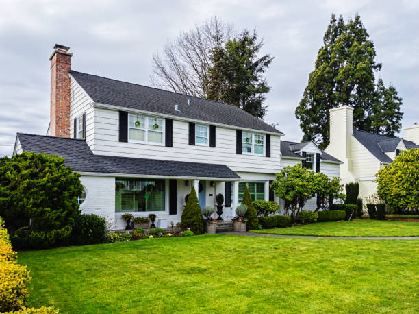 White American Colonial Style House Exterior Photo of a white American colonial style home exterior on a bright overcast spring day victorian houses exterior stock pictures, royalty-free photos & images