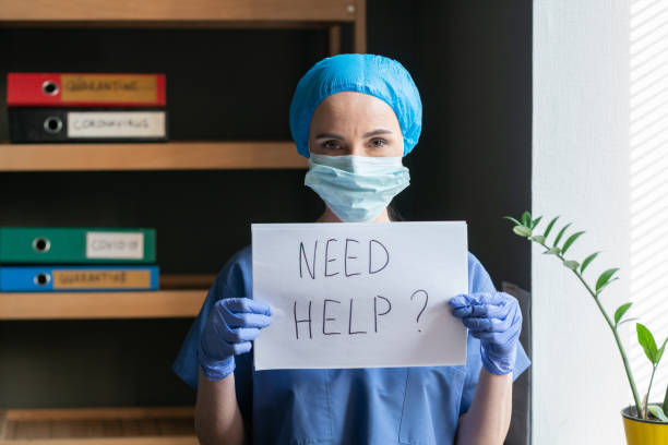 istock Medic Offering To Help People During Pandemic 1220851105