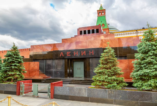mausoléu de lênin perto do kremlin de moscou - vladimir lenin - fotografias e filmes do acervo