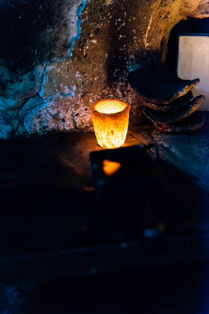 Crafting gold ingots in a foundry in Istanbul Craftsman melting gold in a foundry, creating gold bars / ingots in Istanbul, Turkey Furnace stock pictures, royalty-free photos & images