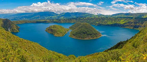 エクアドル キト クイコチャ湖 - オタバロ ストックフォトと画像