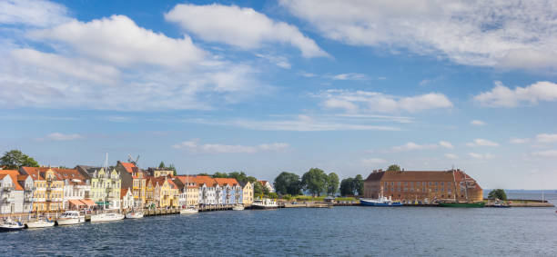 kuvapankkikuvat ja rojaltivapaat kuvat aiheesta panoraama sonderborgin satamasta ja linnasta - als