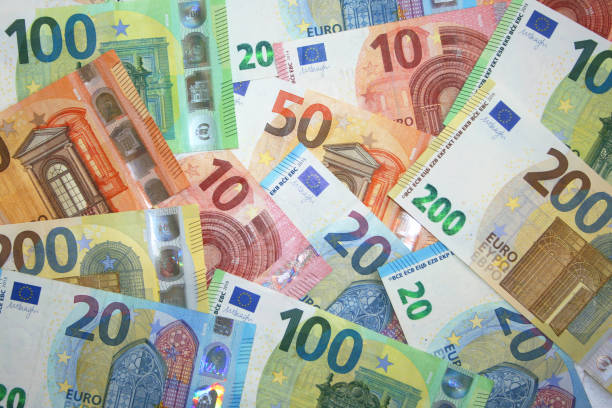 fundo financeiro da moeda de nota do euro - nota de vinte euros - fotografias e filmes do acervo