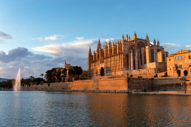istock Sunset on the Cathedral of Palma de Mallorca 1220937477