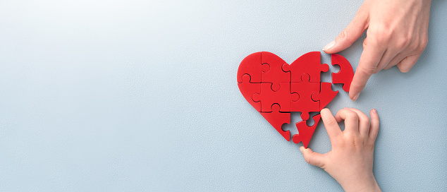 El concepto de caridad, amor, donación y ayuda a mano. Día Internacional de cardiología. photo