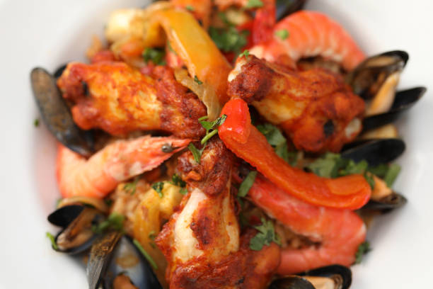 istock Modern paella dishes with mussels shrimp and chicken 1221000095