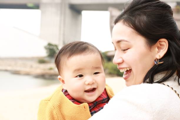 アジアの母と赤ちゃんの肖像画 - 5899 ストックフォトと画像
