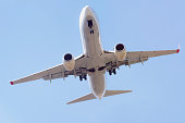 passagierflugzeug-landet-auf-der-start-u