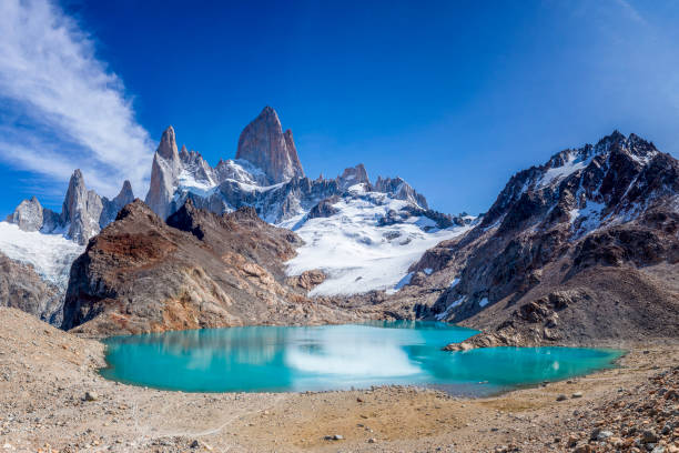 mount fitz roy mit laguna de los tres, patagonien, argentinien - cerro torre stock-fotos und bilder