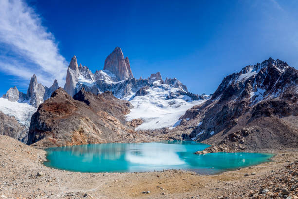 마운트 피츠 로이 위드 라구나 데 로스 트레스, 파타고니아, 아르헨티나 - cerro torre 뉴스 사진 이미지