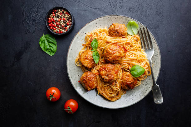 istock Plate of spaghetti with meatballs 1221032016