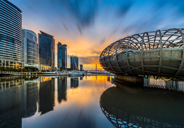 splendido ponte di architettura a melbourne, webb bridge, capital city trail - melbourne city skyline australia foto e immagini stock