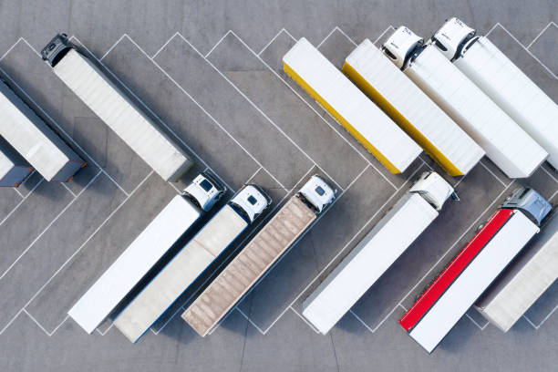 large group of trucks at truck stop, aerial view - truck semi truck freight transportation trucking imagens e fotografias de stock