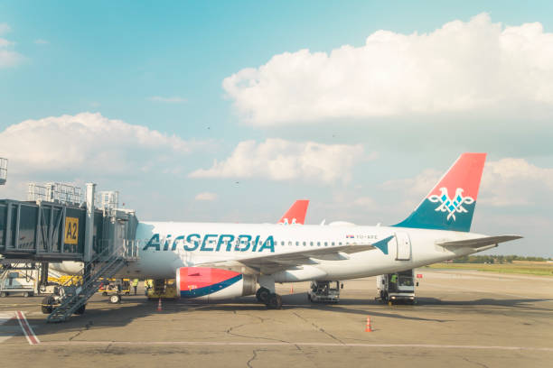 air serbia airplane - fuel and power generation air vehicle repairing airplane imagens e fotografias de stock