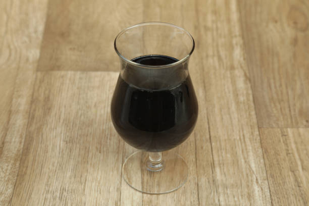 glasse of red wine on wood table - claret cup imagens e fotografias de stock