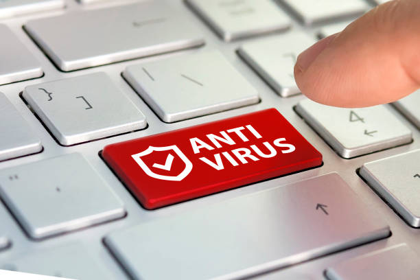 사이버 범죄. 키보드 바이러스 백신의 비문, 손가락은 노트북에 키를 누릅니다. 온라인에서 성공의 개념을 가지고 있습니다. - antivirus software 이미지 뉴스 사진 이미지