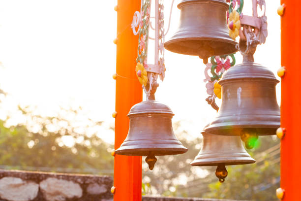 campane nel tempio shiva bhootnath a rishikesh, india - shiva india hinduism temple foto e immagini stock