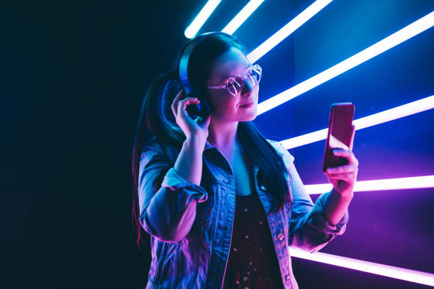 l’adage de la musique électronique - casque musique photos et images de collection