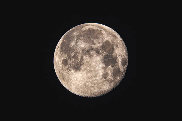 istock Full moon in Vitoria from home meanwhile lock out 1221144529