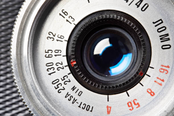 smena 8m - russe vintage 35 mm caméra de télémètre lomo 1970 - rangefinder camera photos et images de collection