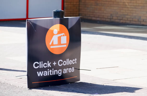 click collect online internet shopping sign at shop car park lane - shopping e commerce internet credit card imagens e fotografias de stock