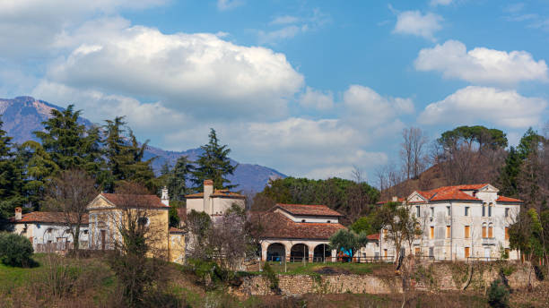 villa cabianca, czarni, arrigoni, piovene porto godi, mioni, battaglia - romano d'ezzelino - villa italian culture facade ornamental garden zdjęcia i obrazy z banku zdjęć