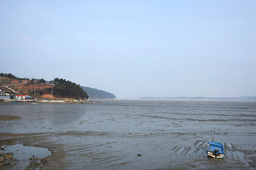Tide and ebb tide in the western sea of Korea.