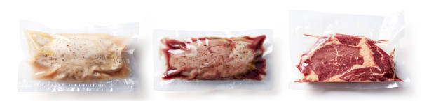 вакуум утиной грудки запечатан на белом, сверху, сверху - duck meat meat white meat food стоковые фото и изображения