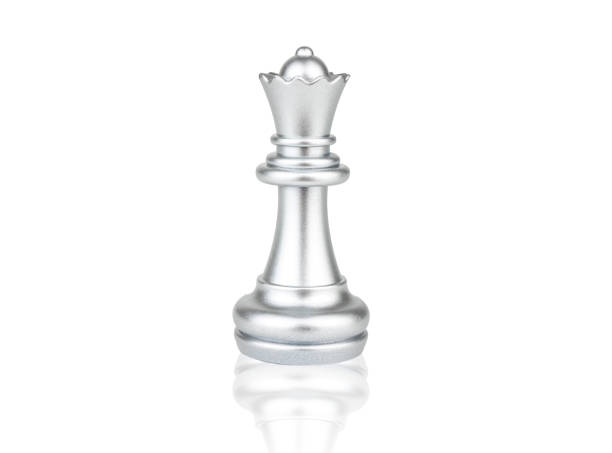 銀の女王チェスの作品は、クリッピングパスで白い背景に隔離戦い - risk board game board game victory war ストックフォトと画像