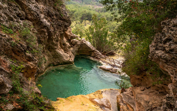 la hermosa escena de kral havuzu (piscina del rey) - waterfall antalya turkey forest fotografías e imágenes de stock