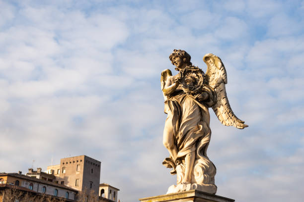 puente ponte sant'angelo - bernini castel fort tiber river fotografías e imágenes de stock