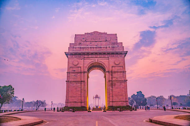 brama indii to pomnik wojenny położony na szlaku rajstycznym - india gate delhi new delhi zdjęcia i obrazy z banku zdjęć