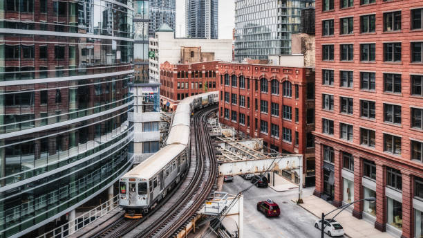 chicago cta elevated train panorama urban railroad - chicago skyline illinois downtown district photos et images de collection