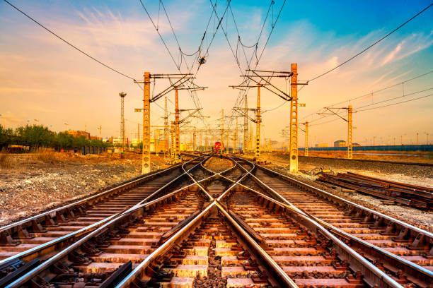 railroad track and switch - transporte ferroviario fotografías e imágenes de stock