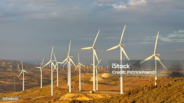 Photo libre de droit de Parc Éolien De Tehachapi Pass Californie Étatsunis banque d'images et plus d'images libres de droit de Action climatique