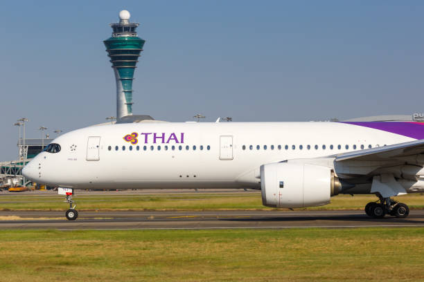 thai airways airbus a350-900 samolot guangzhou lotnisko - thai airways zdjęcia i obrazy z banku zdjęć